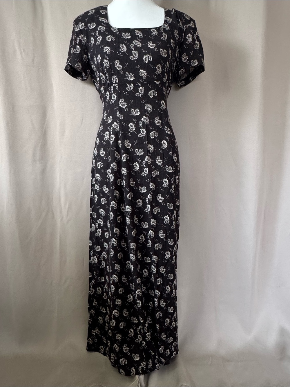 Black Dress with a Delicate White Floral Design Size 8